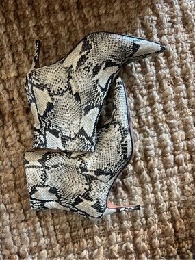 Schutz Python snakeskin Booties size 7